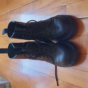 Dr.Martens black mono 8 eyelet
